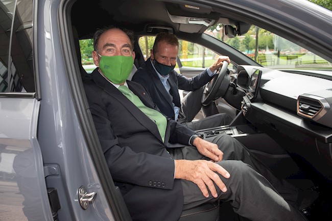 Seat, Volkswagen e Iberdrola se alían para fomentar una red de puntos de recarga en España