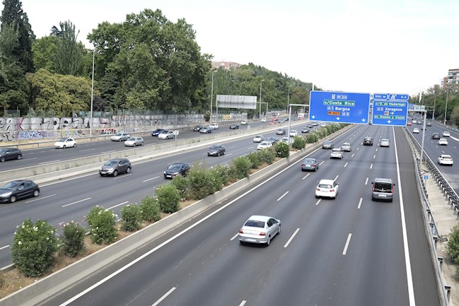 La temperatura dentro del coche puede duplicarse en solo media hora, según Acierto.com