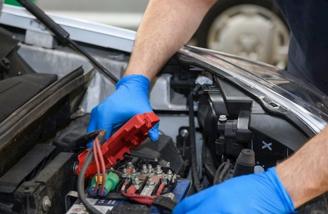 La batería del vehículo, detrás del 30% de las incidencias mecánicas en verano