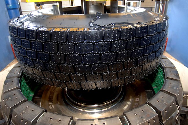 Michelin alcanza la producción de 10 millones de neumáticos renovados en su factoría de Valladolid