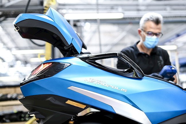 Peugeot Motocycles comienza en Francia la producción de la nueva generación de su scooter Metropolis