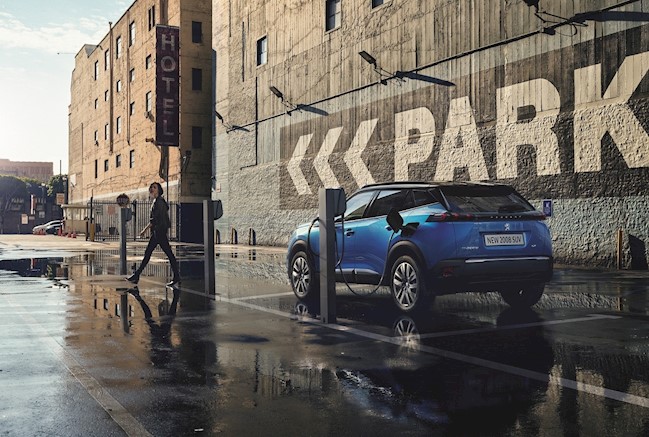 Peugeot destaca la autonomía y los "rápidos" tiempos de carga de sus modelos eléctricos