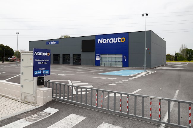 Revisar la presión de los neumáticos, entre las recomendaciones para cuidar el coche en verano