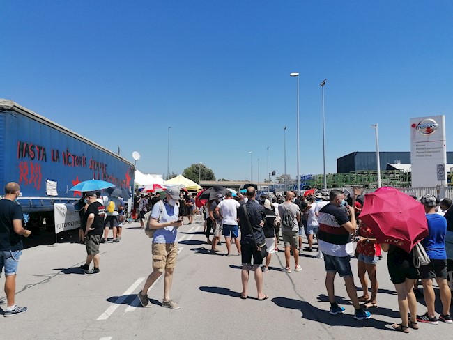 Trabajadores de Nissan lamentan el final de una empresa "de padres e hijos"