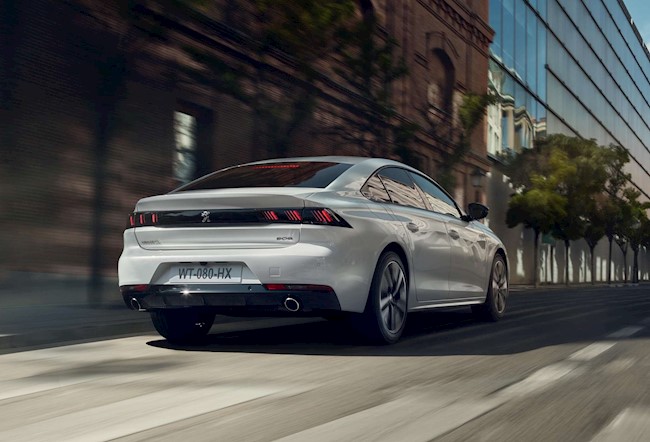 Peugeot ofrece de serie la suspensión pilotada en todas las versiones de gasolina de su modelo 508