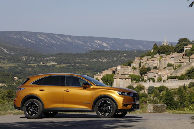DS destaca la conectividad de su modelo DS 7 Crossback, que evita distracciones al volante