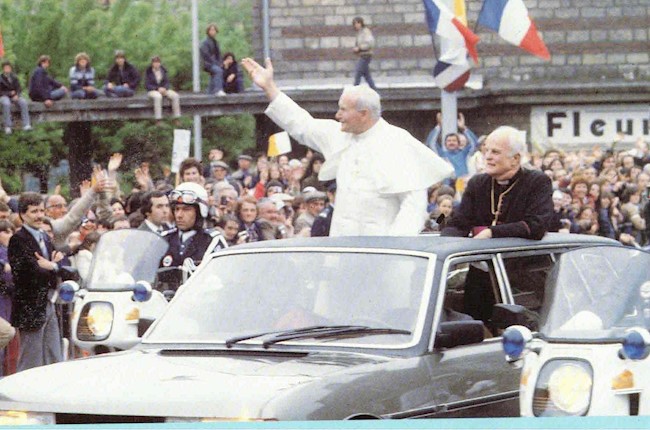 Peugeot celebra 40 años de la llegada del 604 Limousine, un modelo que utilizó el Papa Juan Pablo II