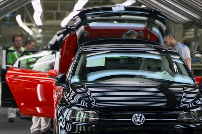 UGT espera que el tercer turno sirva para "consolidar el futuro" de Volkswagen Navarra