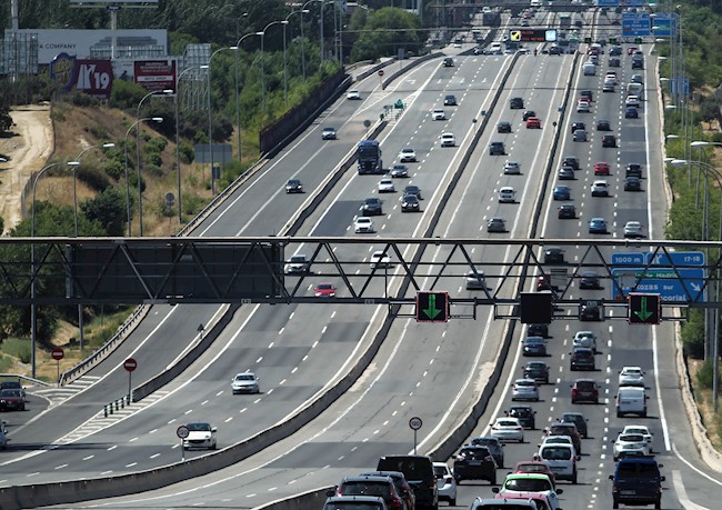 Carriles adicionales y restricción de circulación a camiones, medidas de la DGT en la operación retorno
