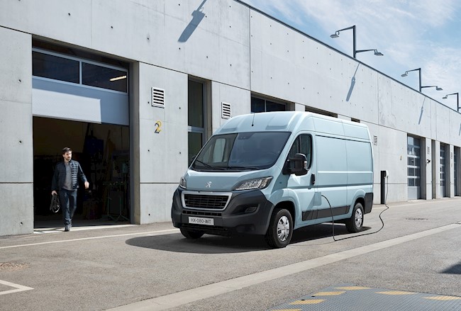 Peugeot presenta el Boxer 100% eléctrico, una furgoneta con dos niveles de autonomía de hasta 340 km