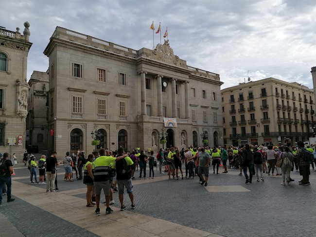 Unos 300 trabajadores de Acciona (Nissan) se concentran en Barcelona para exigir la retirada del ERE