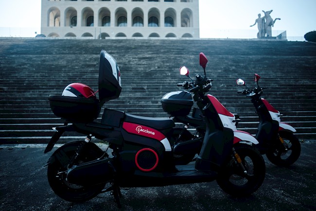Acciona triplica sus motos eléctricas compartidas en Roma, desplegando hasta 1.700 vehículos