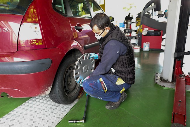 La importación de neumáticos asiáticos acumula un descenso del 37,4% hasta junio