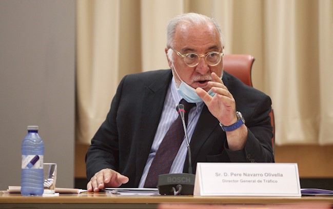 La DGT realizará hasta el domingo una campaña de vigilancia y control de las distracciones al volante