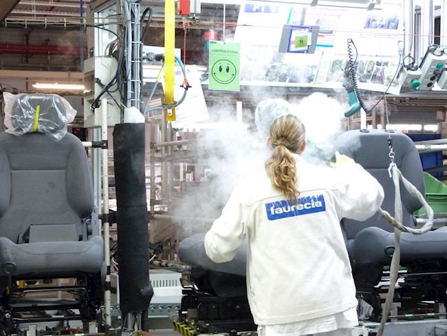 Cuatro de cada diez proveedores españoles que presentaron ERTE lo mantendrán durante los próximos meses