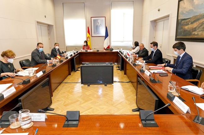 España y Francia acuerdan colaborar en el desarrollo de la conducción automatizada y conectada
