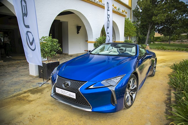 Lexus presenta su nuevo LC 500 Cabrio, ya disponible en España con hasta 477 caballos