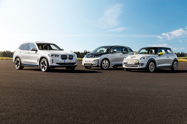 Más de 130.000 vehículos electrificados de BMW circularán por España en 2030