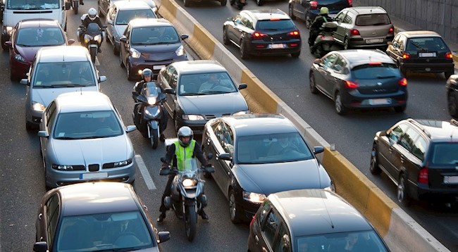 El Gobierno simplifica los trámites para la comercialización de placas de matrículas para coches