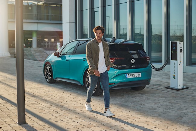 Volkswagen lanza el nuevo ID.3, su primer modelo "neutral" en CO2 que 'sustituirá' al Golf eléctrico
