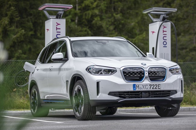 BMW introduce en España sus servicios de recarga de coches eléctricos, con 2.000 puntos disponibles
