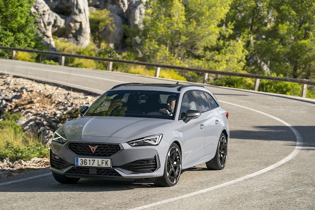 Cupra lanza el nuevo León, que cuenta con una versión híbrida enchufable de 245 caballos