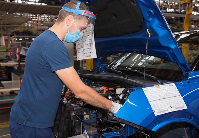 La producción de vehículos en España cae casi un 30% hasta septiembre, pero sube un 12% mensual
