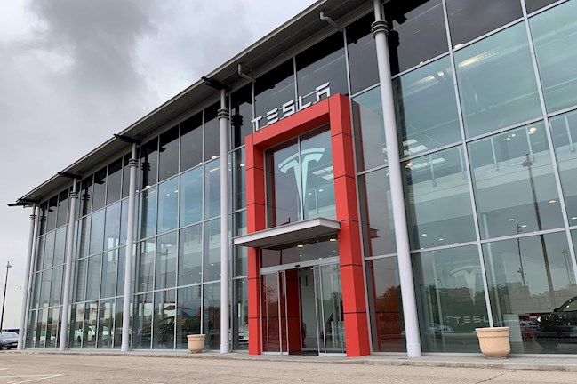 Tesla abre dos nuevos concesionarios en España e instala supercargadores en Lugo y Benavente