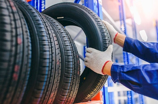 La importación de neumáticos asiáticos de turismos y furgonetas cae un 37,5% entre enero y agosto