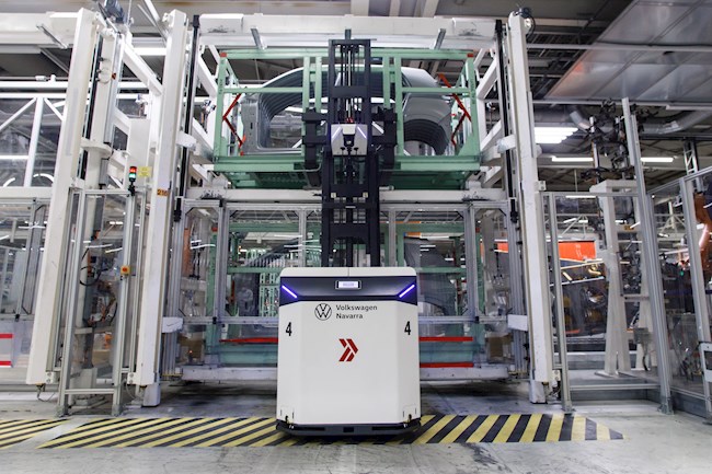 Volkswagen Navarra incorpora cuatro vehículos autónomos al taller de chapistería