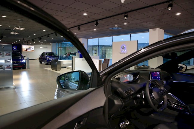 El precio de los coches baja por primera vez desde febrero de 2014