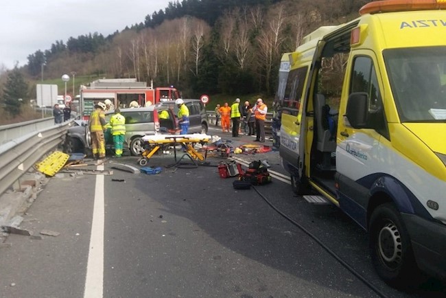 Las aseguradoras atienden a 298.000 víctimas de accidentes de tráfico al año en España