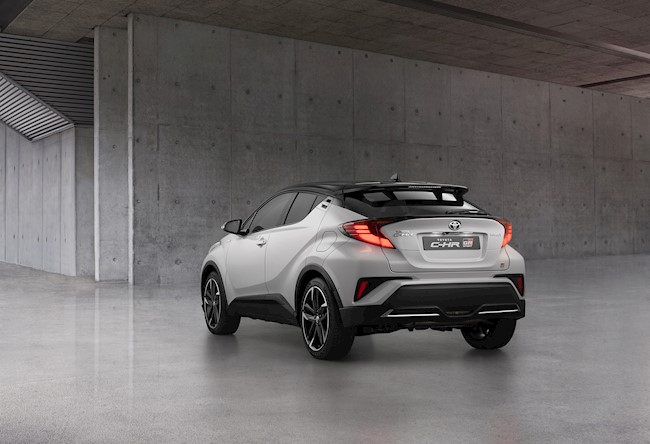 Toyota lanza el C-HR GR Sport, la nueva variante de diseño deportivo y 184 caballos de potencia