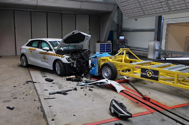 El Audi A3 Sportback, el Seat León y el Land Rover Defender alcanzan la máxima puntuación Euro NCAP