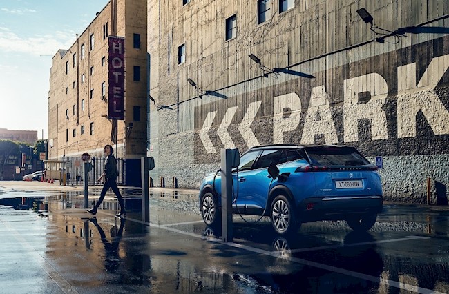 El 14% de los Peugeot 2008 fabricados en Vigo es eléctrico, con 310 kilómetros de autonomía