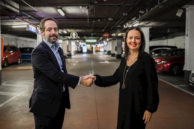 Parclick e Indigo firman una alianza para ofrecer más plazas de aparcamiento