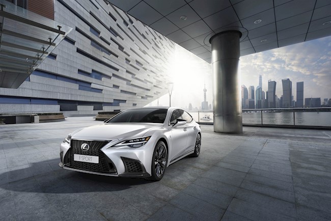 Lexus añade a su LS 500h nuevas tecnologías para un mayor rendimiento, confort y seguridad
