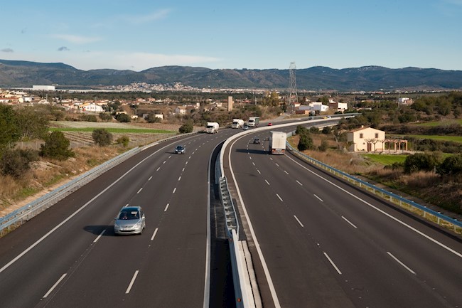 Exceso de velocidad y uso del móvil, factores que más preocupan en las autopistas en la pandemia