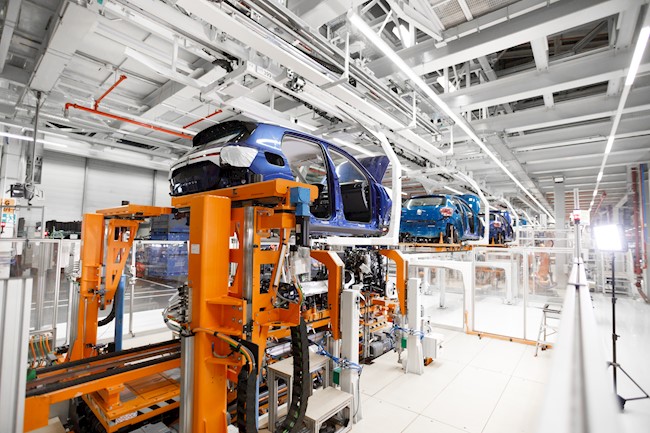 Volkswagen ajustará la producción en fábricas de todo el mundo por la falta de componentes