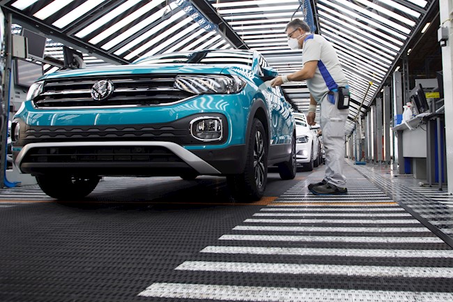 Volkswagen no prevé "a día de hoy" que la falta de semiconductores afecte a su planta de Navarra