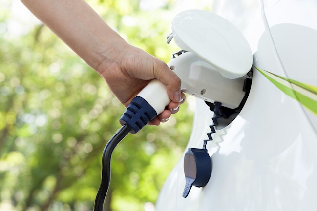 Las automatriculaciones de eléctricos se multiplican por ocho en diciembre para evitar el pago de multas