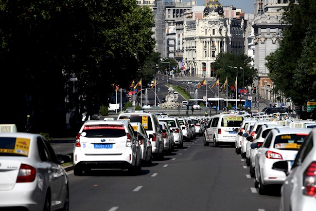 Madrid da 'luz verde' a la moratoria para que los taxistas puedan utilizar vehículos con más de 10 años