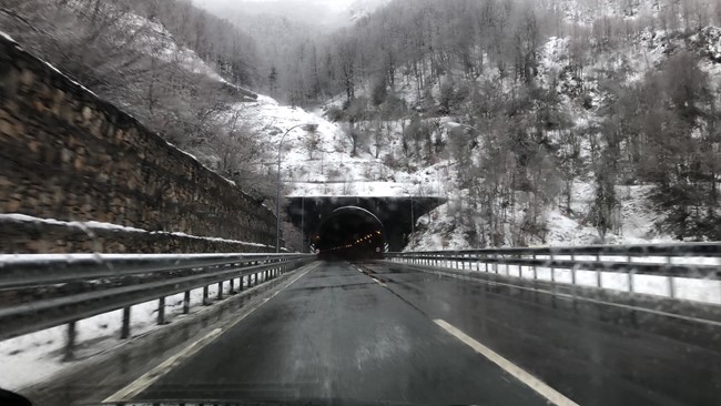 Más de un centenar de carreteras están afectadas por el temporal de frío y nieve