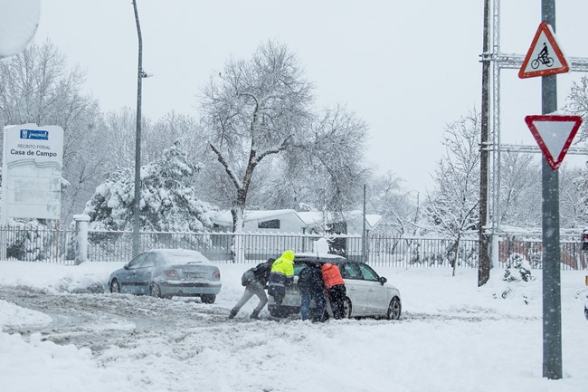 Economía/Motor.- ¿Cómo y qué daños se pueden reclamar al seguro en caso de que un coche haya sido dañado por la nieve?