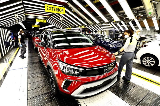 El automóvil perdió 200.000 puestos de trabajo eventuales en la pandemia, según UGT