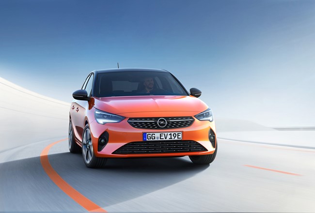 Opel ofrece el 'español' Corsa-e con dos aplicaciones para facilitar su carga y conducción