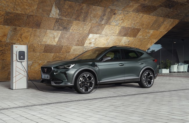 Cupra inicia la comercialización del Formentor VZ, con tecnología híbrida enchufable de 245 caballos