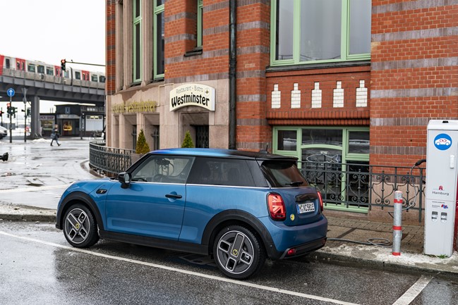 Mini añade la edición Collection para el Mini Cooper SE, con llantas de aleación de 17 pulgadas