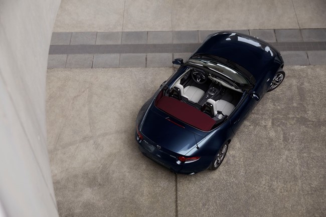 Mazda actualiza el MX-5, con nuevas opciones de equipamiento y Apple CarPlay inalámbrico