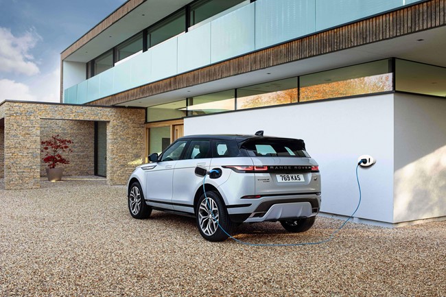 Land Rover inicia las entregas de los nuevos Range Rover Evoque y Discovery Sport híbridos enchufables